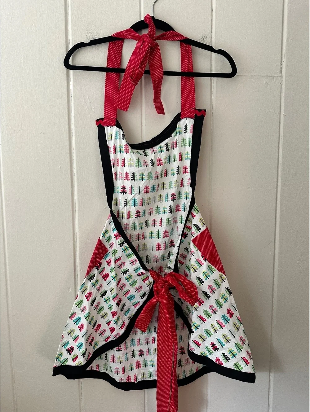 Full Apron with Sweetheart Neckline Contrast Trim and Pockets Handmade Size M